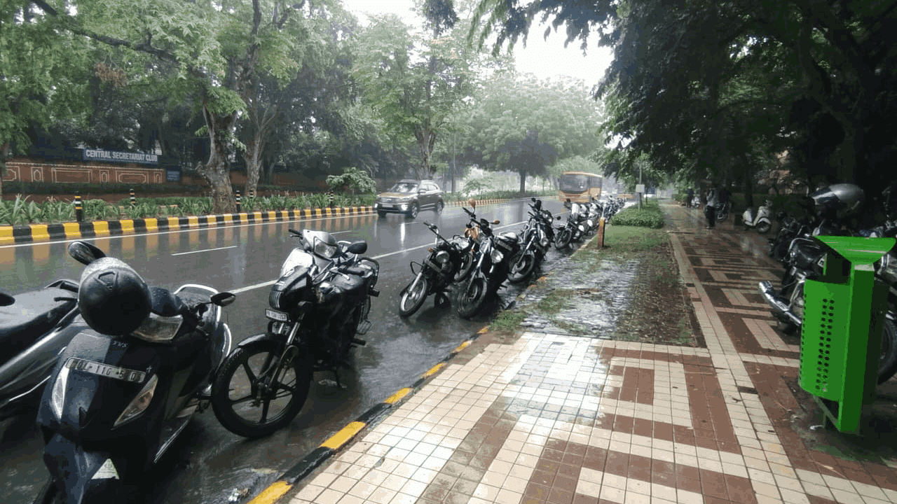 heavy rain in many areas of Delhi today see photos