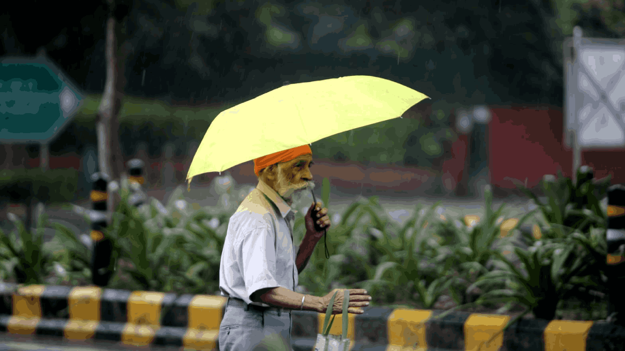 heavy rain in many areas of Delhi today see photos