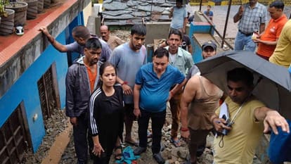 Uttarakhand Heavy rain Houses buried under debris tree fell on highway people ran to save their lives Chamoli