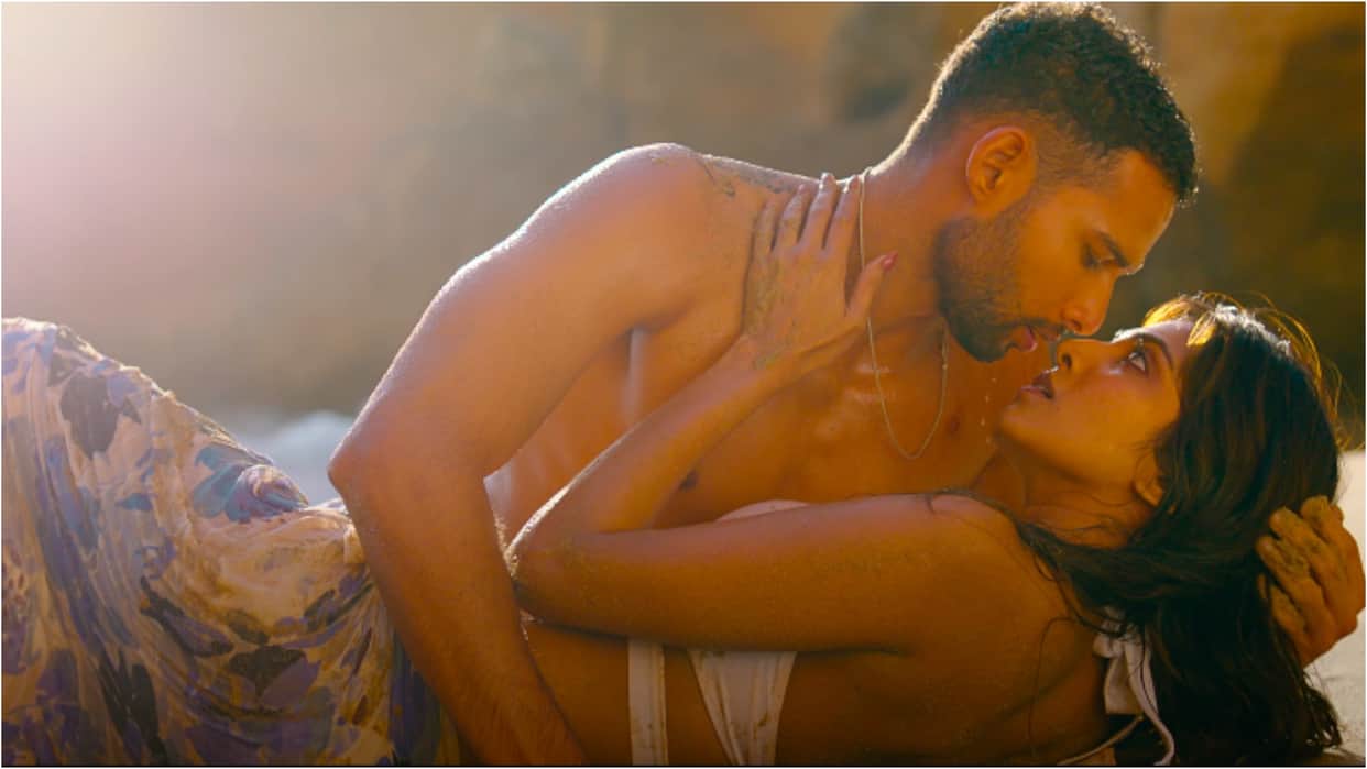 Yudhra First Song Saathiya out now with special chemistry of siddhant chaturvedi and malavika mohanan