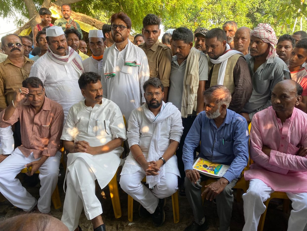 UP: Politics heated up over the deaths of children in Azamgarh, MPs arrived on the instructions of Priyanka, k