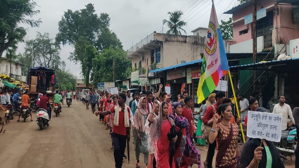 आदिवसियों ने निकाली जंगी रैली