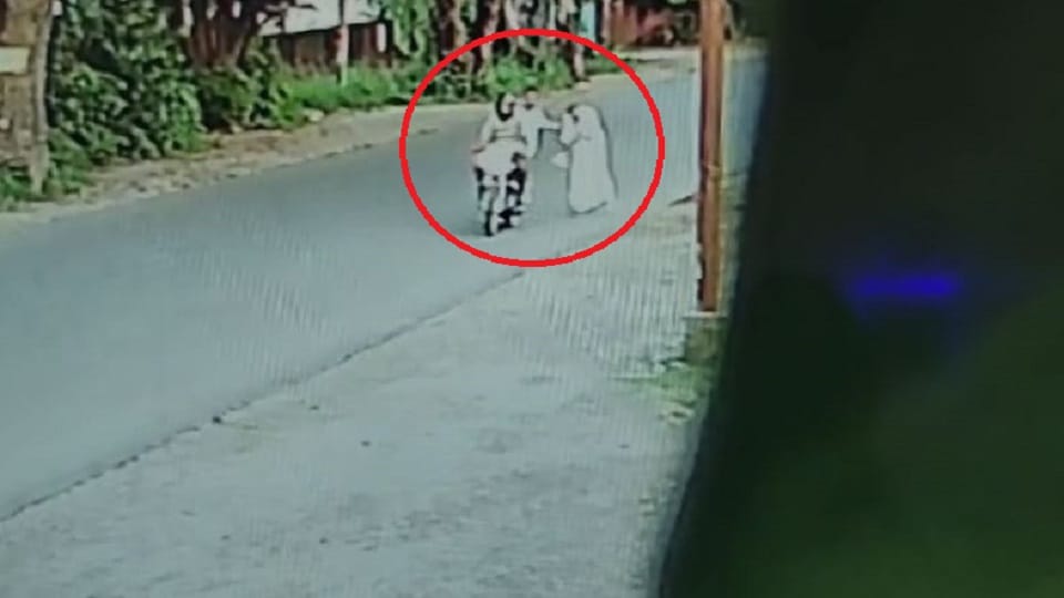 Bike riding miscreants snatched woman chain in haldwani