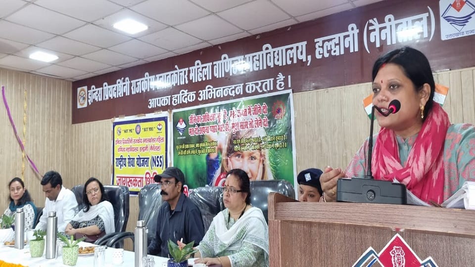 girl students said that they are afraid of passing through 18 places in Haldwani