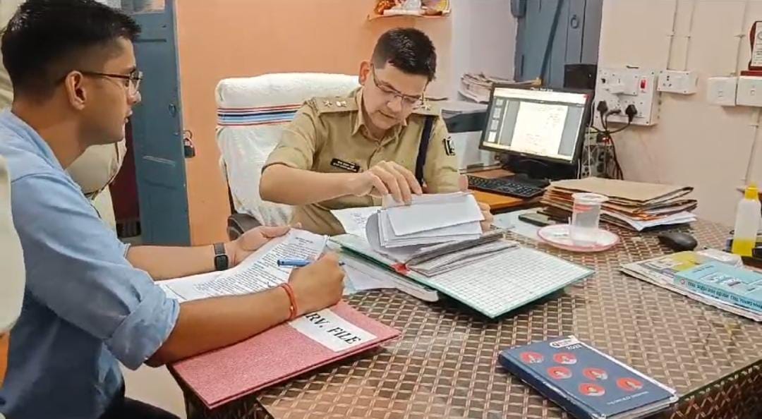 Firing on police of two police stations who went to arrest the accused in Munger