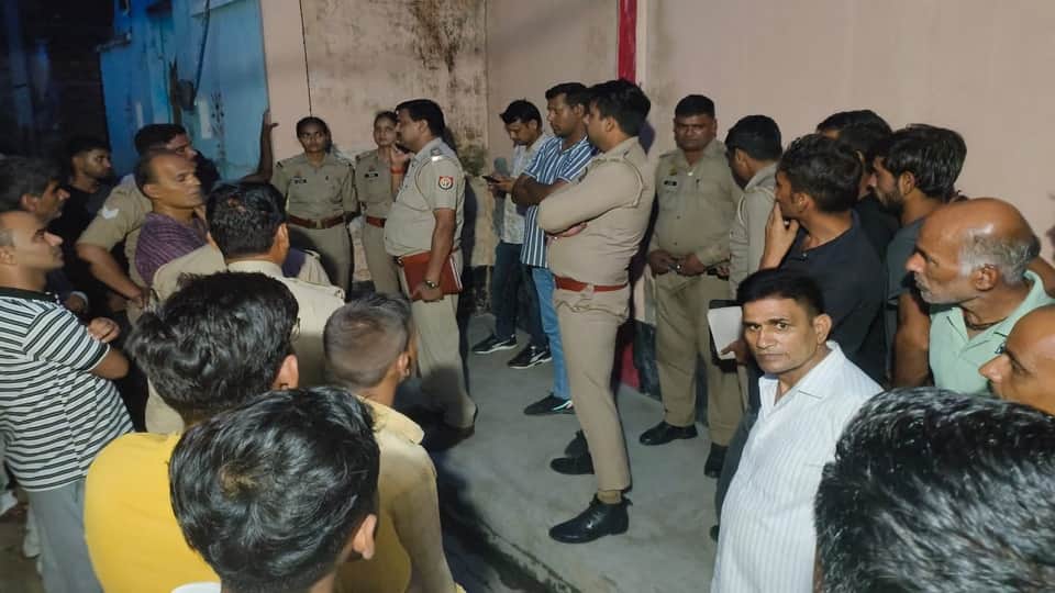 UP News: Two brothers died due to electric shock on neighbor's roof, know why the electric wire was left live