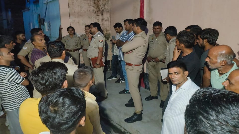 UP News: Two brothers died due to electric shock on neighbor's roof, know why the electric wire was left live