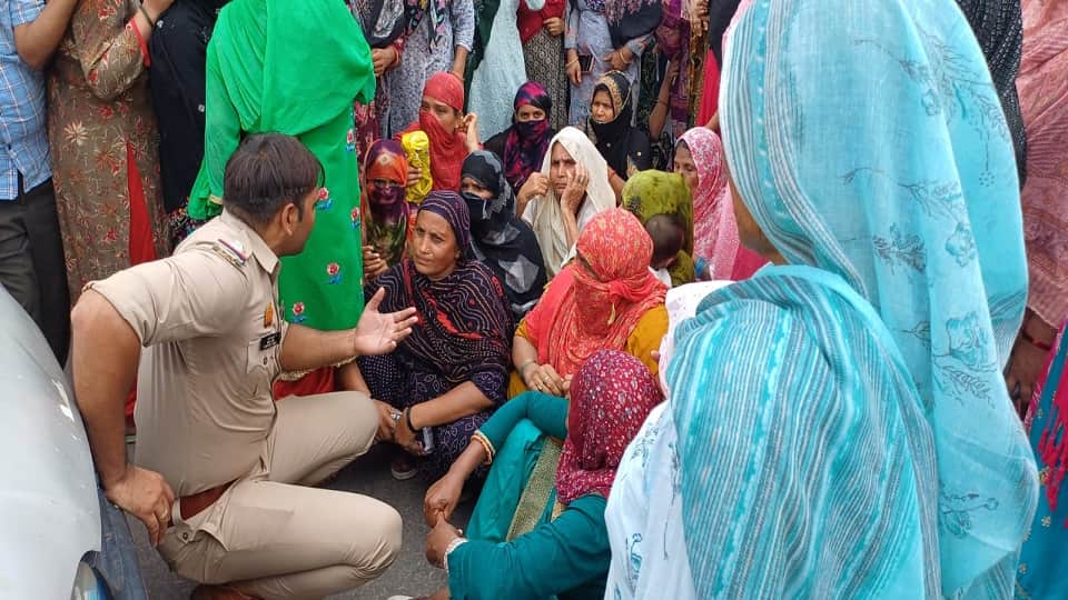 UP News: Two brothers died due to electric shock on neighbor's roof, know why the electric wire was left live