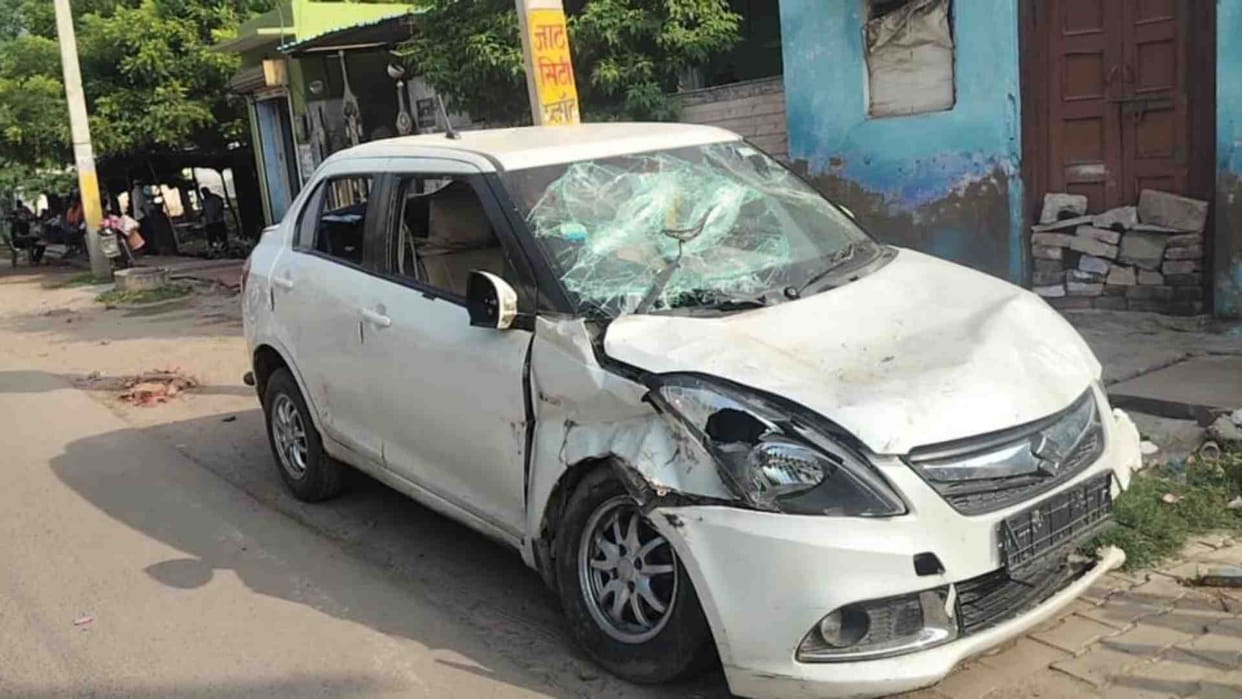 Bharatpur News: Cow smugglers' car collided while trying to escape from police, four injured