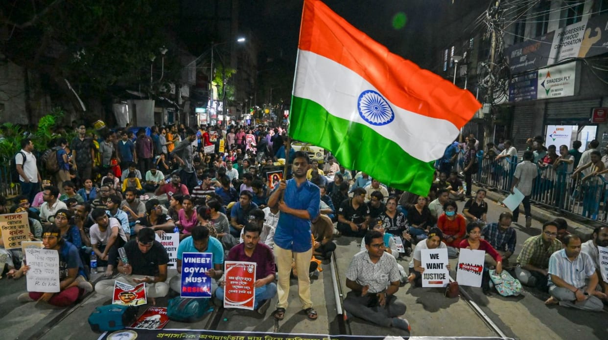 Junior doctors continue sit-in near Kolkata Police HQs demand CP resignation RG Kar case