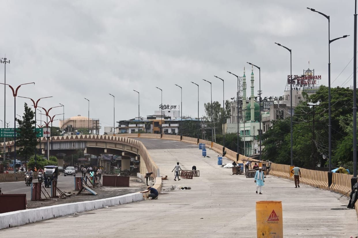 Indore: A part of the flyover is ready, still not opened for traffic