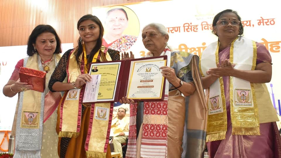 Convocation ceremony of CCSU University: Wore the medal with mother...increased in happiness