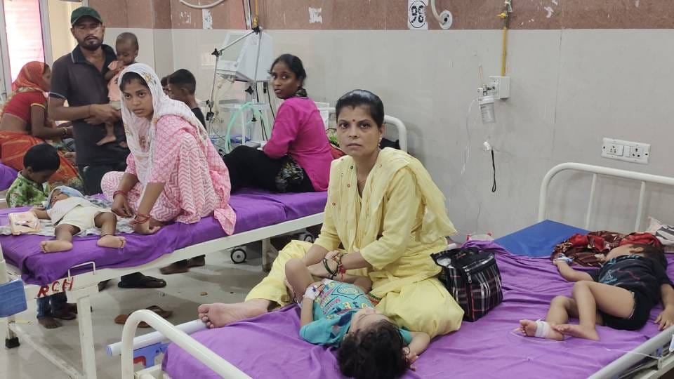 number of patients suffering from vomiting, diarrhea and fever increased in Firozabad