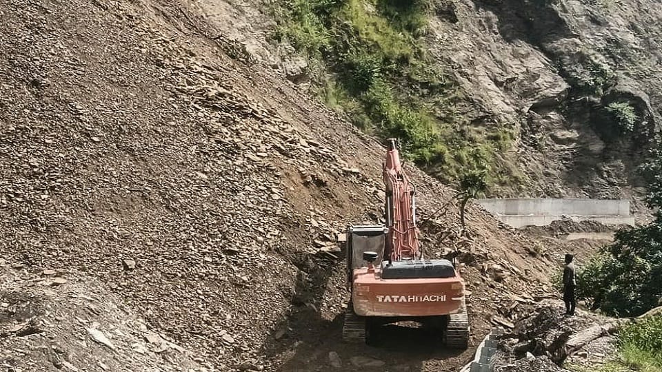 Tanakpur-Pithoragarh NH closed due to debris