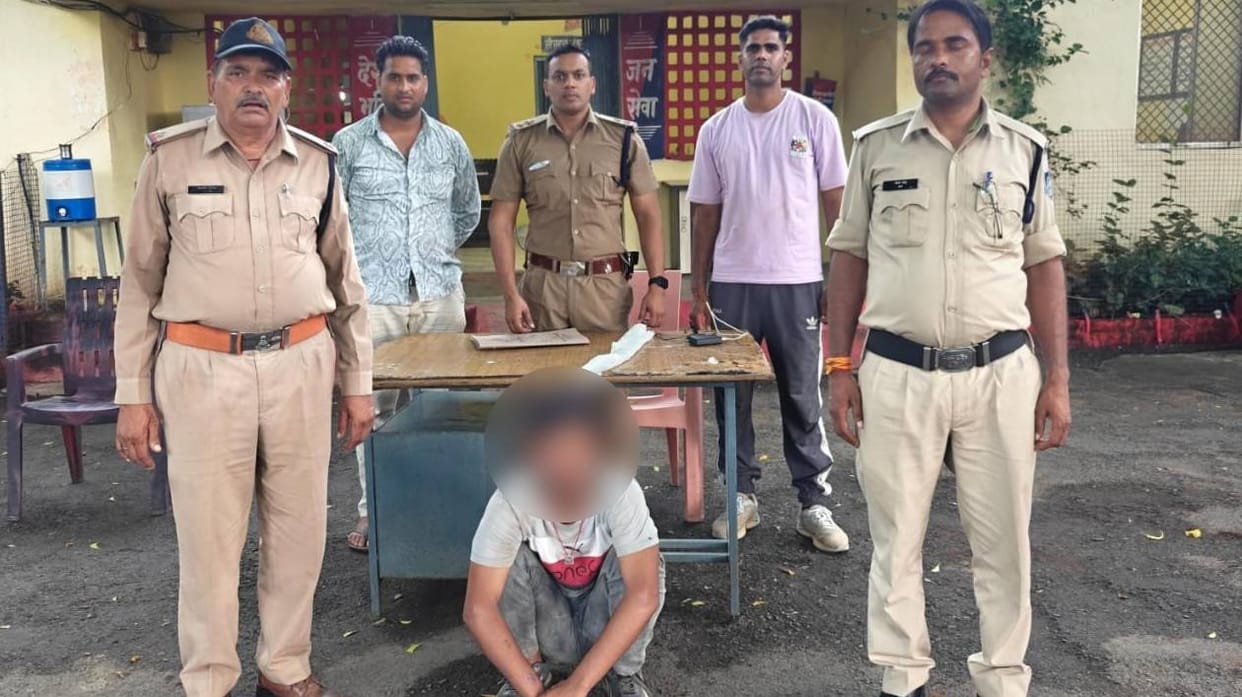 Chhatarpur accused who created ruckus with sword in school was arrested