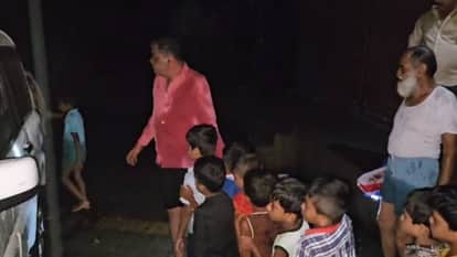 MP News 70-year-old pond burst in Satna water entered colonies four people trapped current