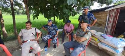 नेपाल व बिहार पुलिस के जवान
