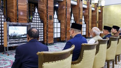 PM Modi visits iconic Omar Ali Saifuddien Mosque in Brunei