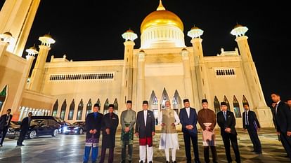 PM Modi visits iconic Omar Ali Saifuddien Mosque in Brunei