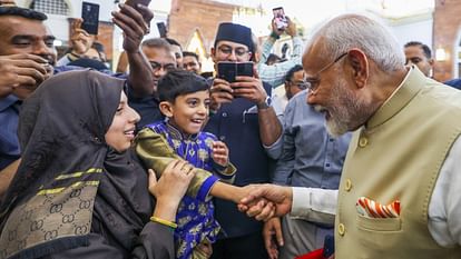 PM Modi visits iconic Omar Ali Saifuddien Mosque in Brunei