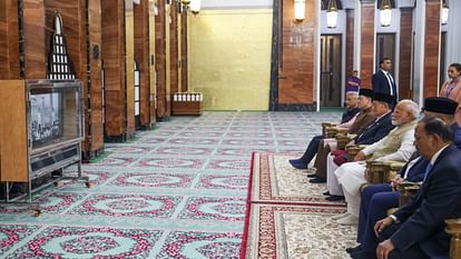 PM Modi visits iconic Omar Ali Saifuddien Mosque in Brunei