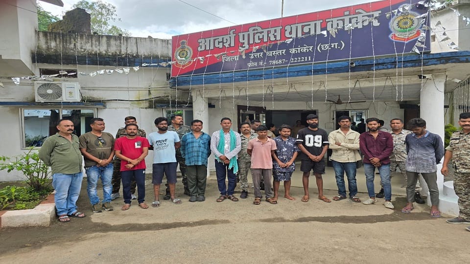 पुलिस की गिरफ्त में आरोपी