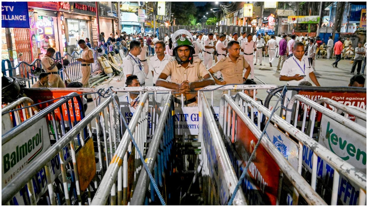 Kolkata Rape Murder Case Abhijit Ganguly Faces Protests at Junior Doctors Rally, Chants of ‘Go Back’ Raised