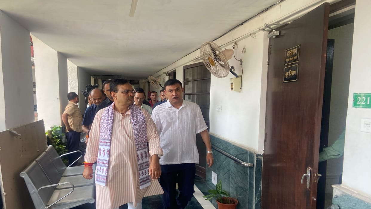 Rajasthan : CM reaches Secretariat to conduct surprise inspection, action may be taken against absent officers