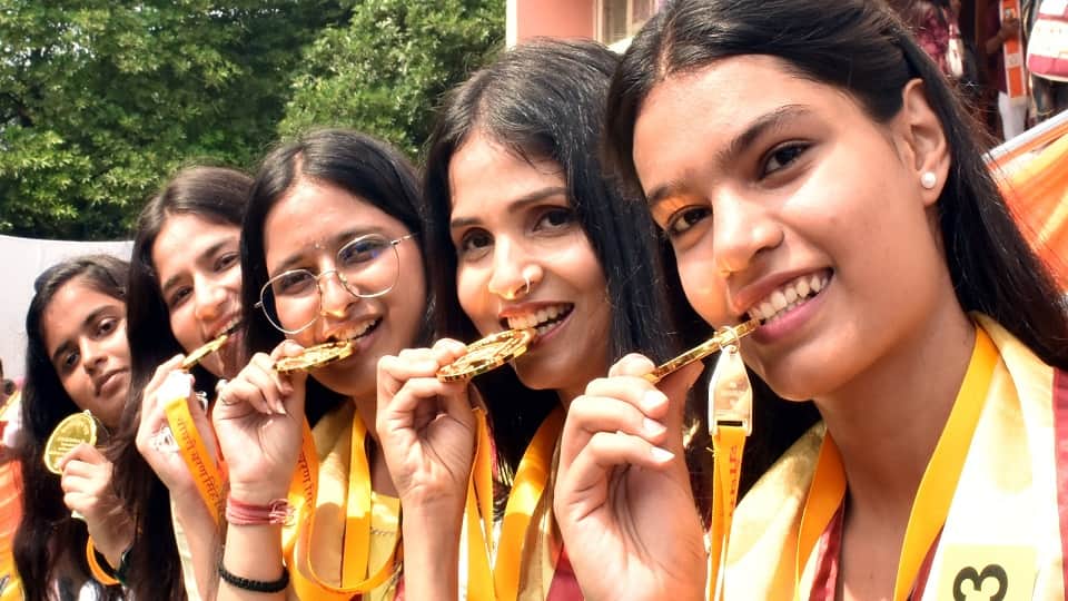 Convocation ceremony of CCSU University: Wore the medal with mother...increased in happiness