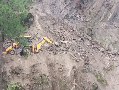 Uttarakhand Weather Update Heavy rainfall alert in four districts including Dehradun, 123 roads closed