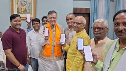 CM Yogi Adityanath and Deputy CMs take the membership of BJP.