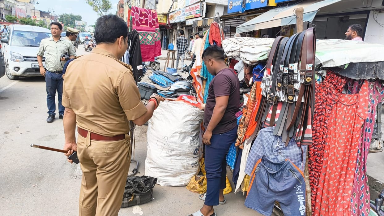 Police commissioner Mohit Agarwal launched campaign against traffic jam in Varanasi and removed encroachment
