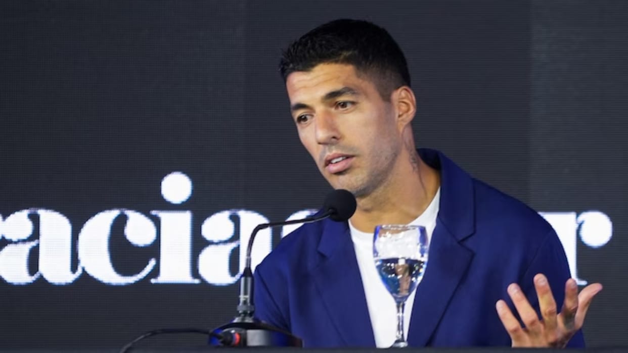 Video: Uruguayan footballer Luis Suarez retired from international football, became emotional