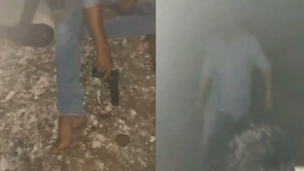 Ambedkarnagar: A sipahi upset with power cut fires in a electricity upkendra.
