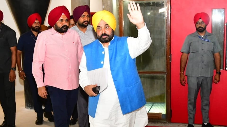 Three thousand new govt jobs arrears to six lakh employees and pensioners announcement in cabinet meeting