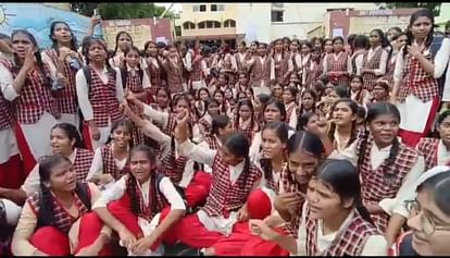 Students Protest At Bhopal's Sarojini Naidu School, Accuse Of Not Cleaning,  Congress Taunts The Government - Amar Ujala Hindi News Live - Bhopal:भोपाल  की सरोजिनी नायडू स्कूल में छात्राओं का प्रदर्शन, साफ ...