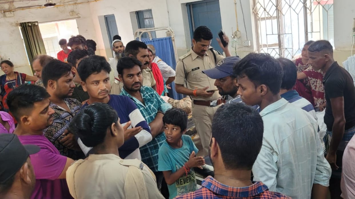Bihar News: Purnea GMCH becomes a battlefield after death of a child, doctor accused of negligence