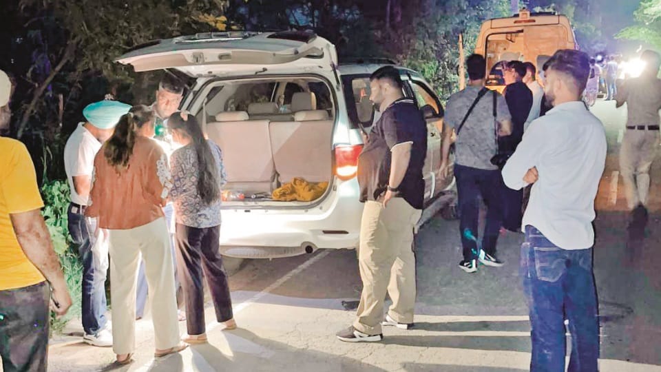 Bullets fired at the security agency operator, he narrowly escaped