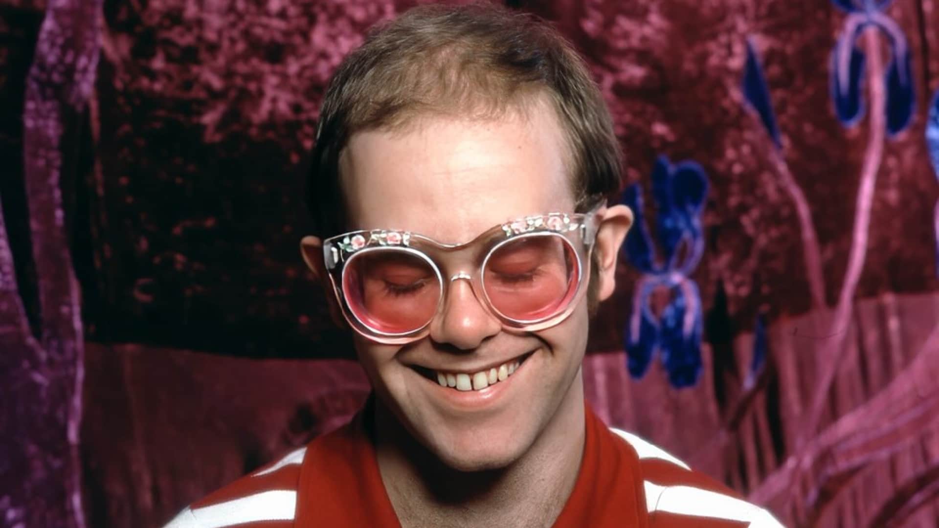 british music superstar elton john cannot see properly due to Severe Eye Infection