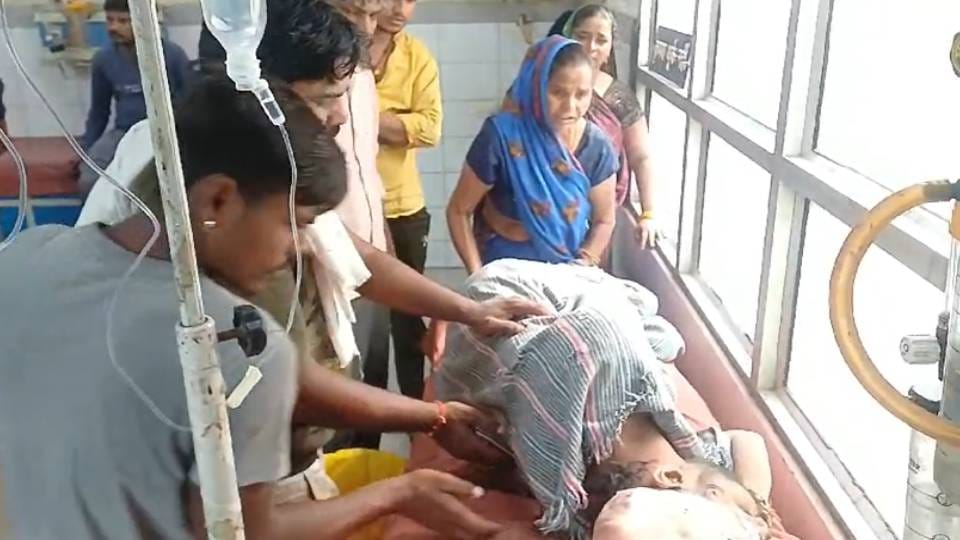 driver was found injured on roadside in Etah his mobile, cash and auto are missing