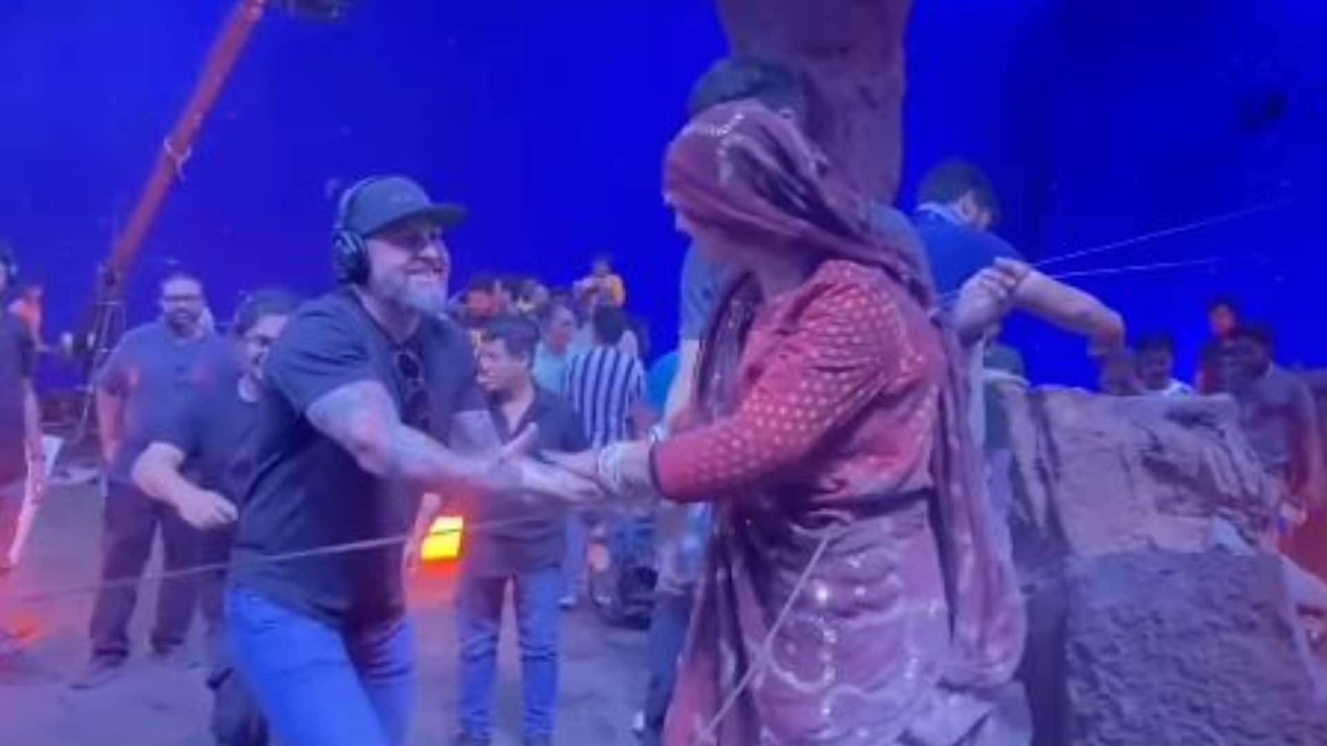 Stree 2 Shraddha Kapoor Kisses Female Stunt Performer Hand and Call Her Superwoman Viral Video on social media
