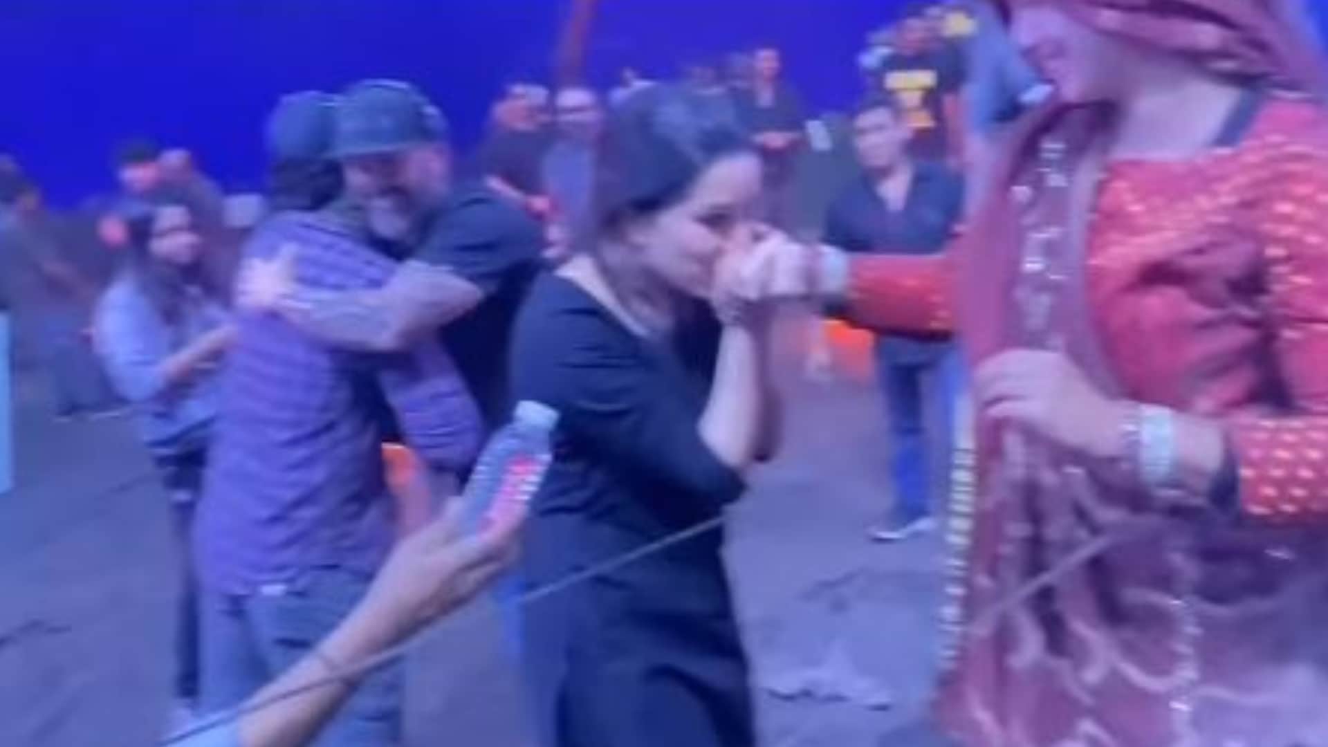 Stree 2 Shraddha Kapoor Kisses Female Stunt Performer Hand and Call Her Superwoman Viral Video on social media