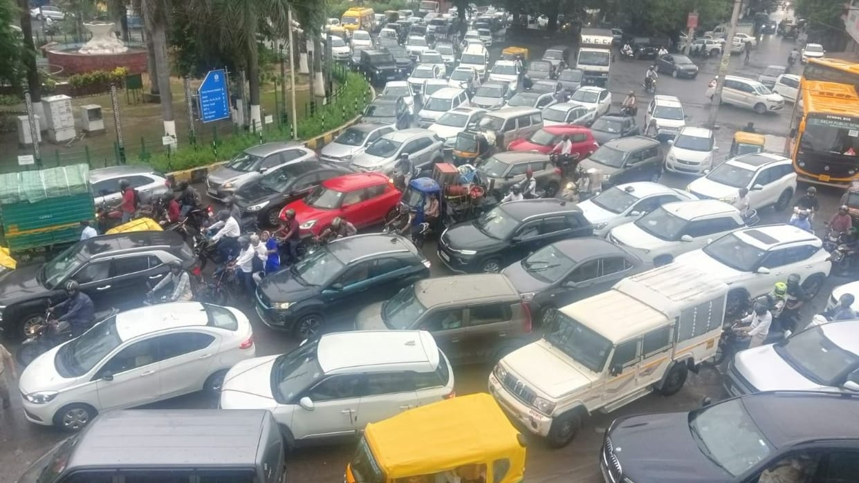 There was a jam at Neelam Chowk due to rain in Faridabad see photos