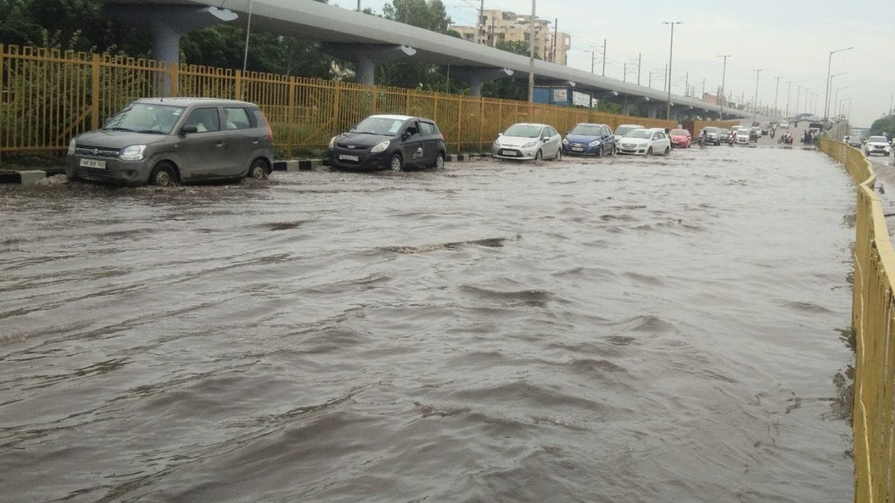 There was a jam at Neelam Chowk due to rain in Faridabad see photos