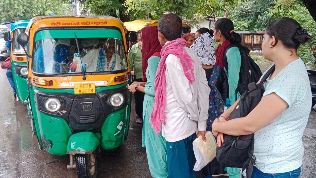 There was a jam at Neelam Chowk due to rain in Faridabad see photos