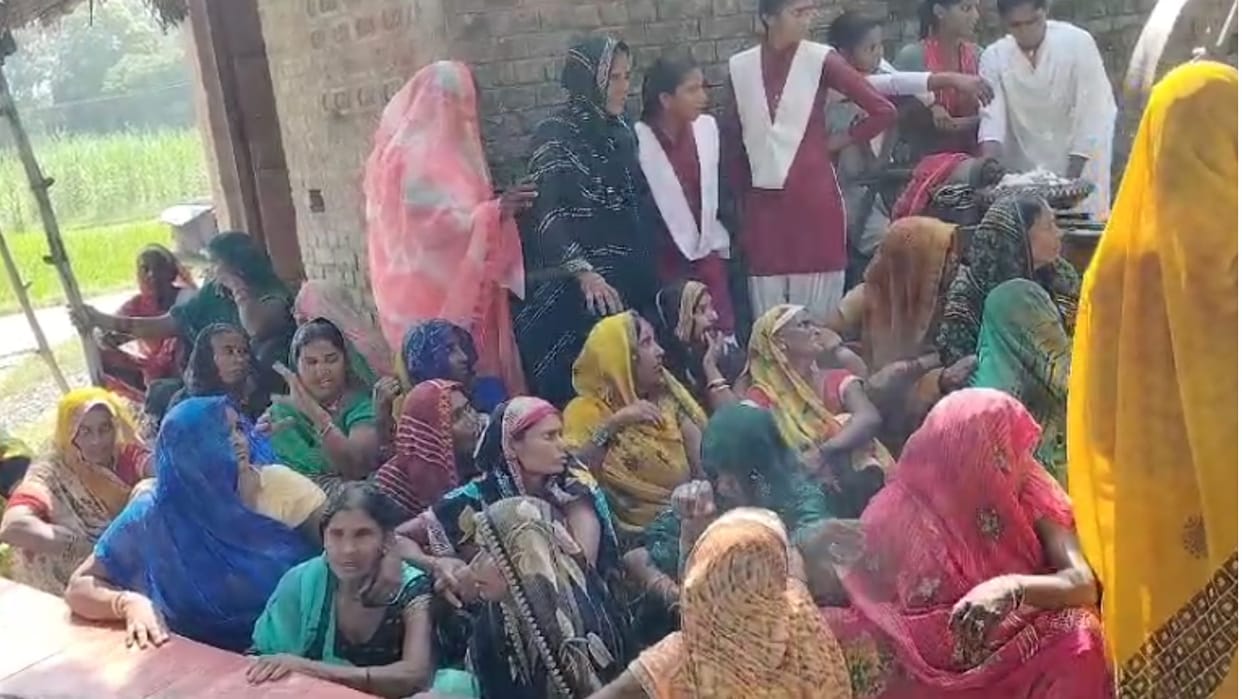 Woman died of electrocution husband accused people of murder in ghazipur