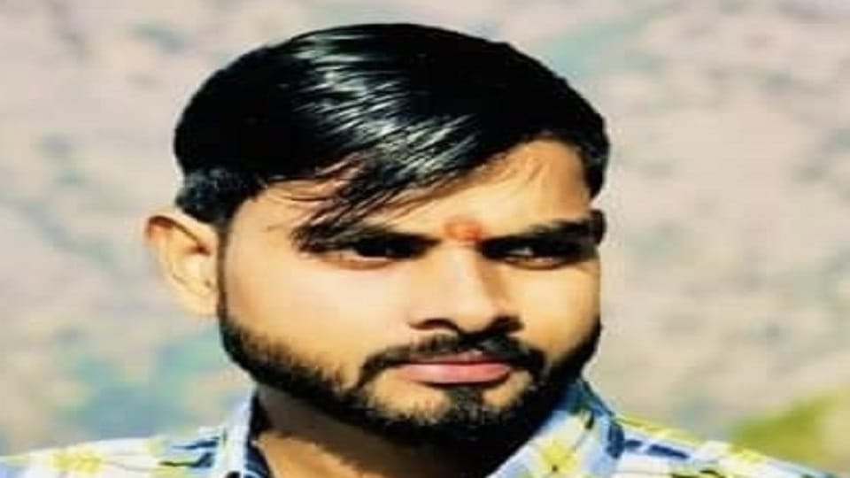 UP News: A 24 year old youth was riding a bike, he was hit by a cow and died