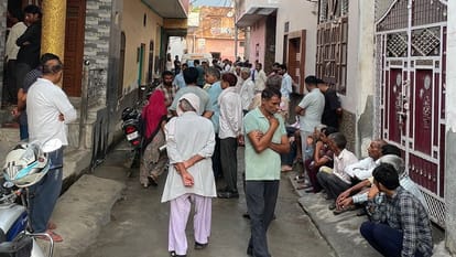 UP News: A 24 year old youth was riding a bike, he was hit by a cow and died