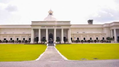 Prostitution is happening openly outside the gate of IIT Roorkee Uttarakhand News in hindi