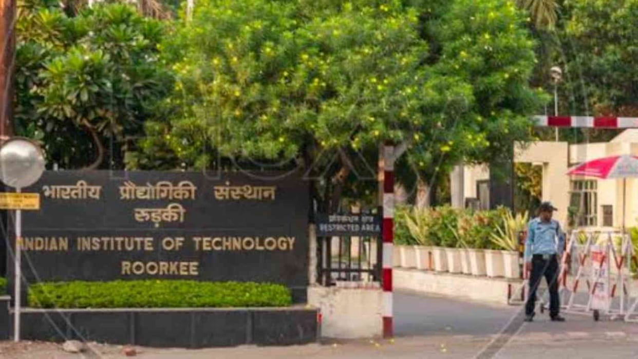 JEE 2026: IIT Roorkee Allows Candidates Below 75% in Class 12 to Participate in Counselling